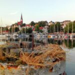 Flensburger Hafen mit Poller im Vordergrund (Foto: Sönke Pencik)